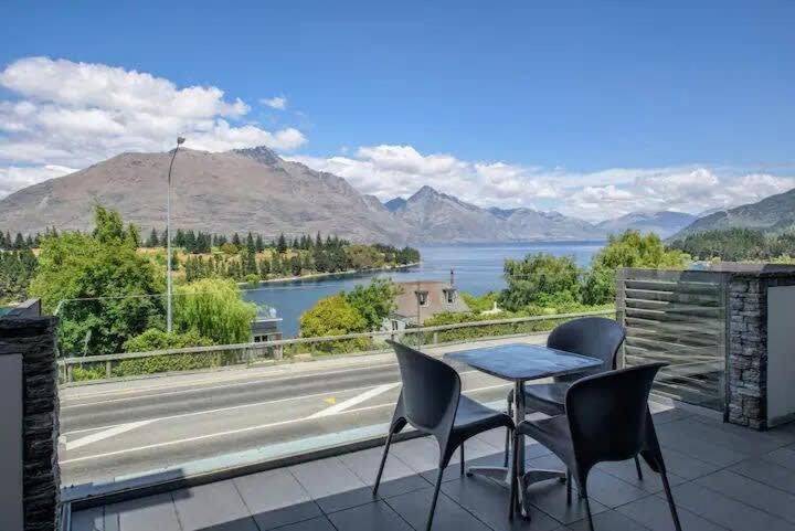 Luxury Lake View - 1 Bedroom Κουίνσταουν Εξωτερικό φωτογραφία