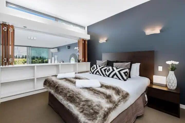 Luxury Lake View - 1 Bedroom Κουίνσταουν Εξωτερικό φωτογραφία