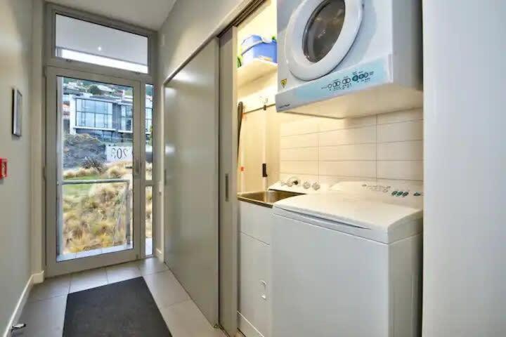 Luxury Lake View - 1 Bedroom Κουίνσταουν Εξωτερικό φωτογραφία